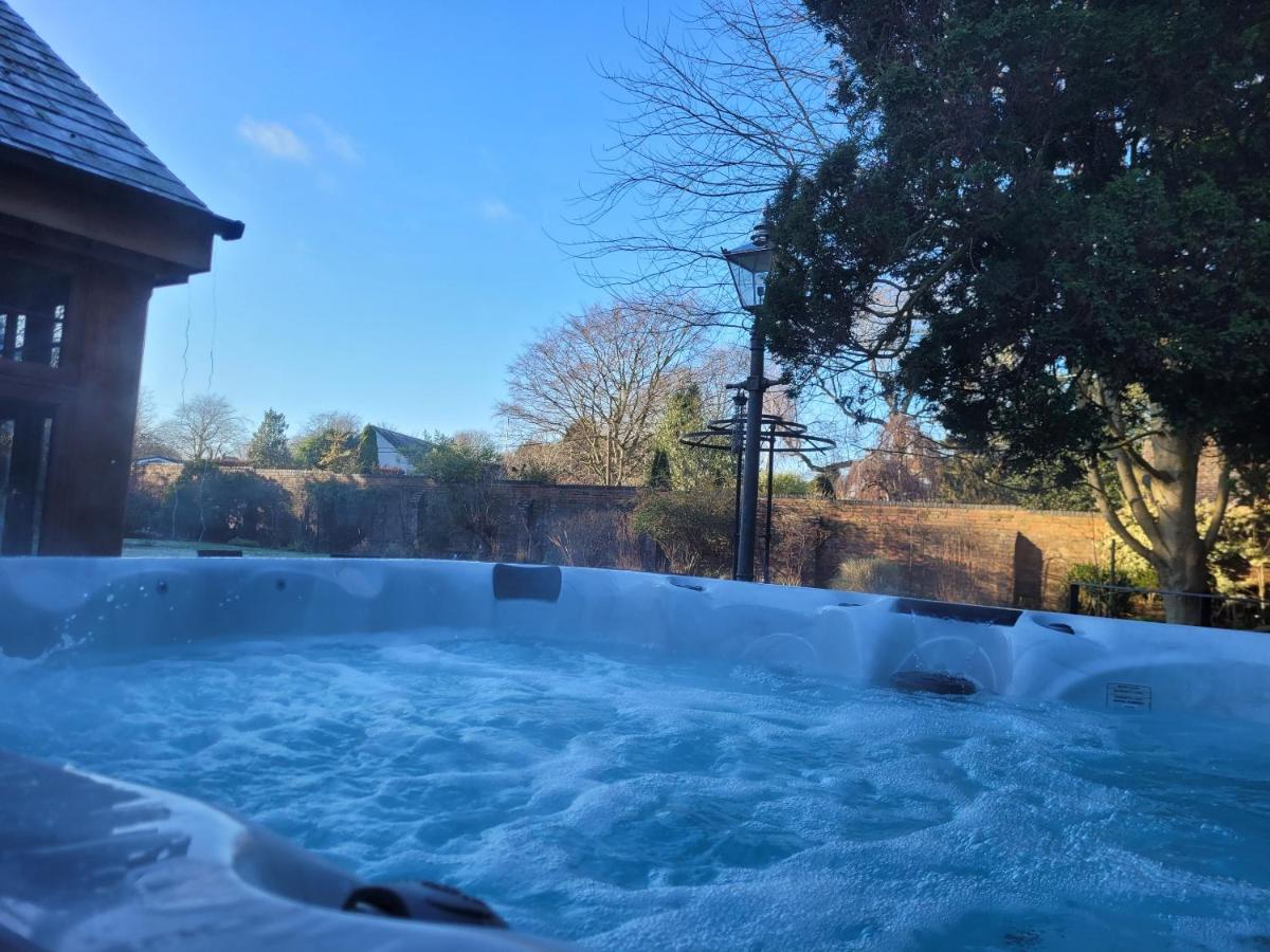 The Manor Lodge, Repton - Luxury Derbyshire Home Sleeps 14 - B&B