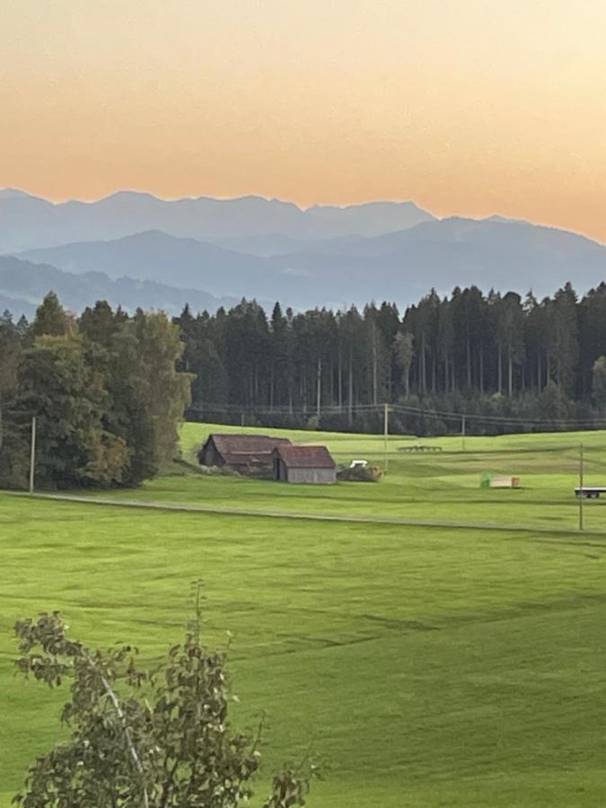 Stilvolles Ferienhaus Chalet 1750 im Allgäu - 200qm - beste Ausstattung - traumhafter Blick - bis 8 Personen - Chambres d'hôtes Weiler-Simmerberg