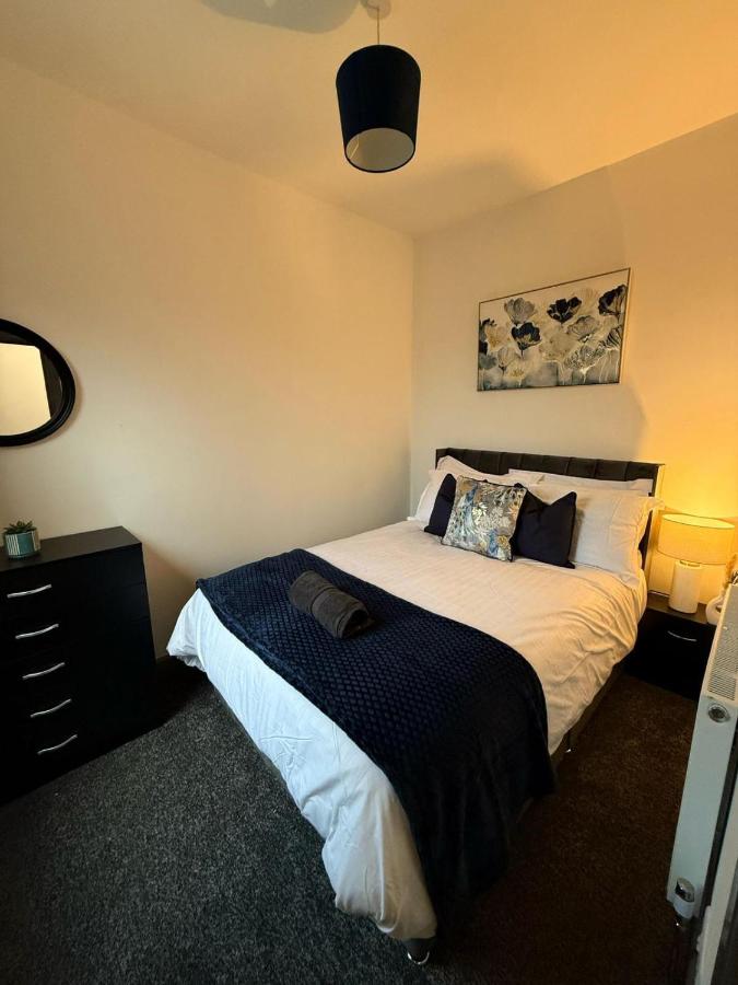 3BR Accommodation in St Helens - Sleeps 6 - B&B