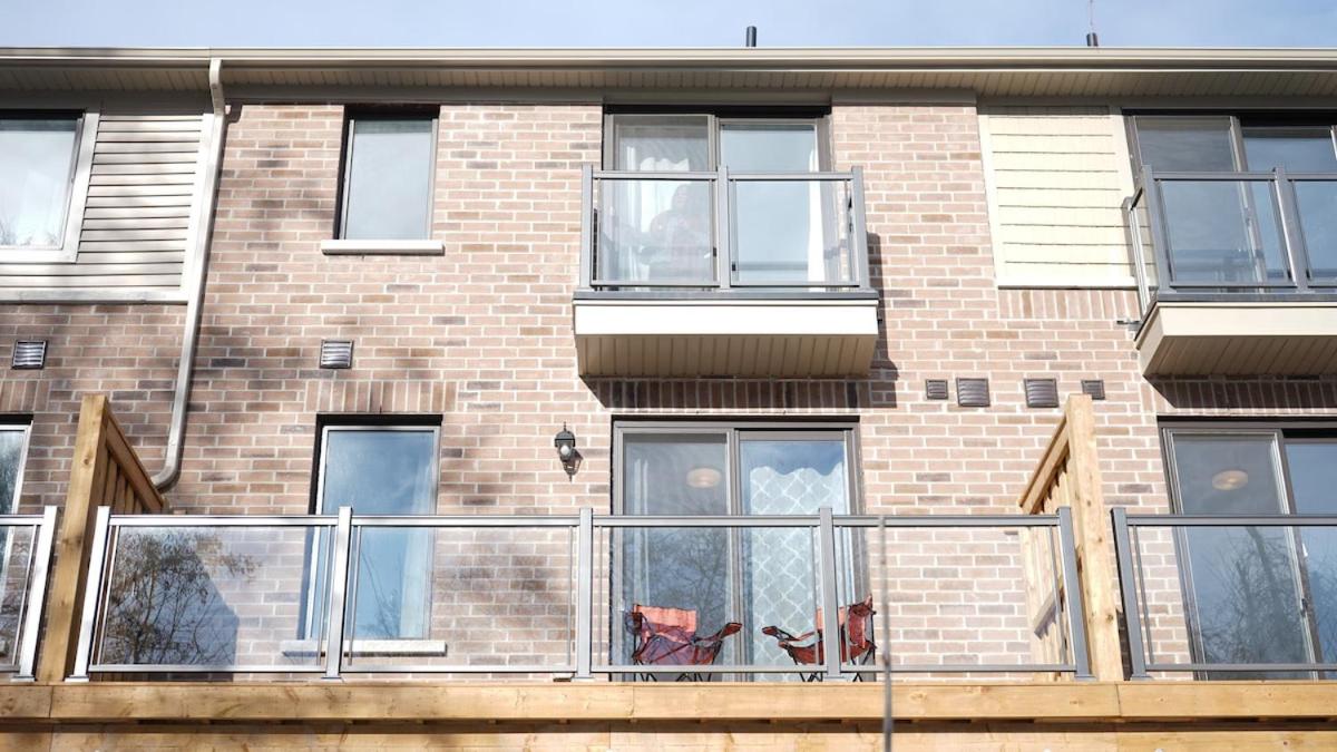 Newly Built 3 plus 1 bedroom Ravine lot Townhouse, Brampton, Ontario - B&B Brampton