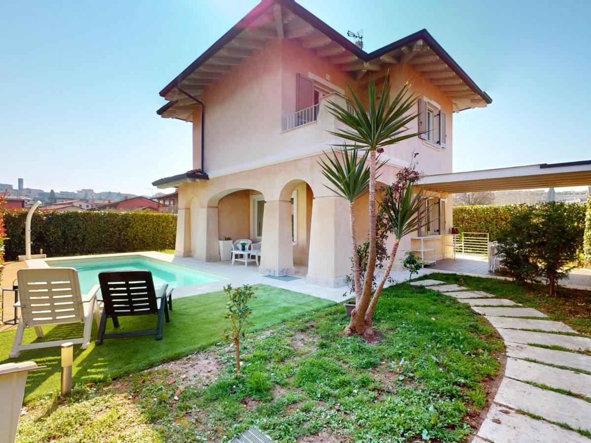 Villa Dolcevita by Bookinggardalake - B&B