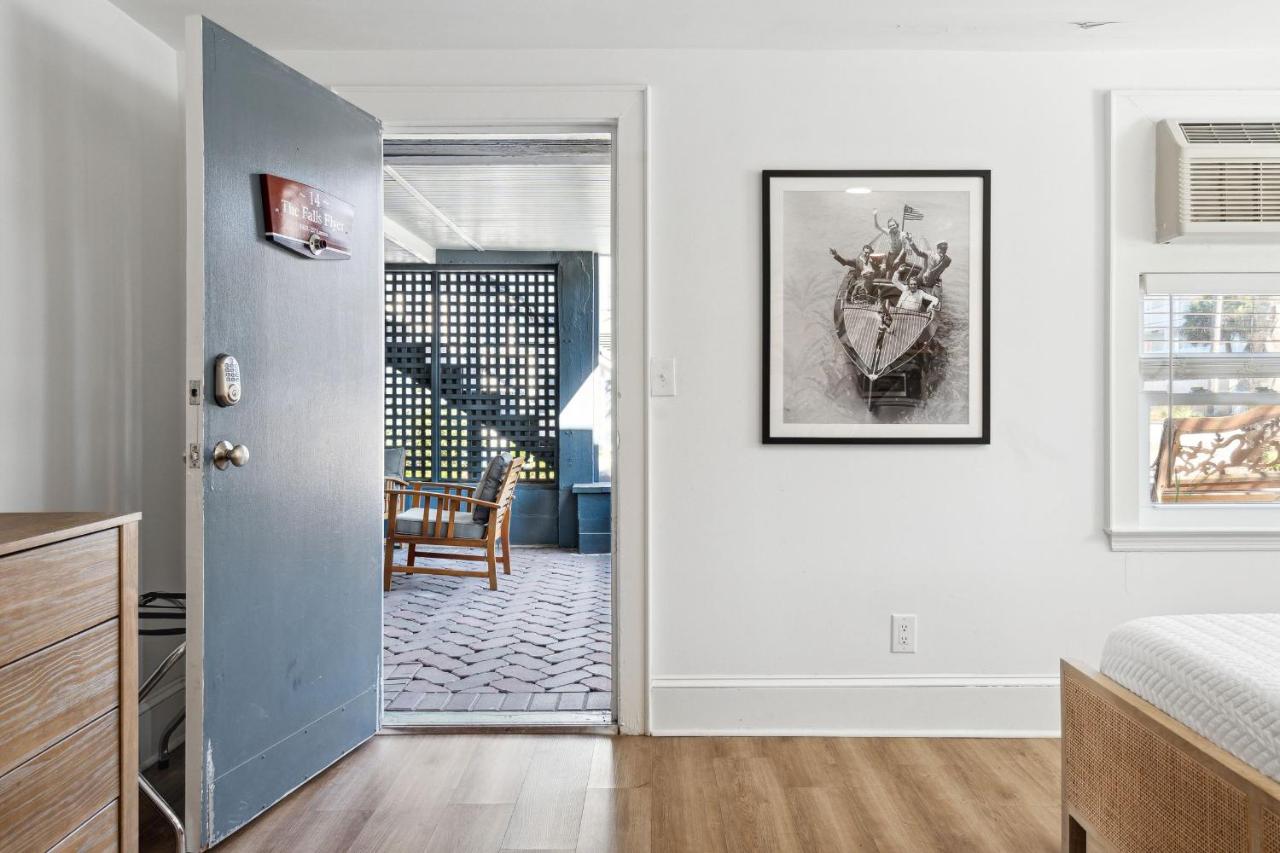 Folliday Inn - The Falls Flyer - Room 14 - B&B Folly Beach