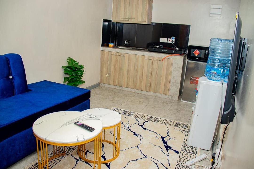 DefiniteHomes3 - Fully furnished studio apartment with a rooftop restaurant near JKIA Airport, SGR Terminus, Downtown - Ferienwohnung Nairobi