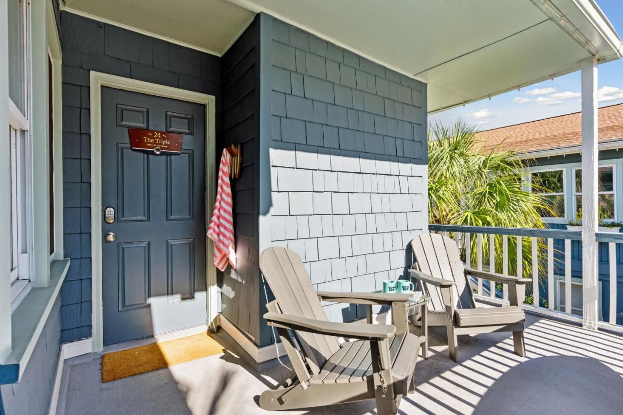Folliday Inn - The Triple - Room 24 - B&B Folly Beach