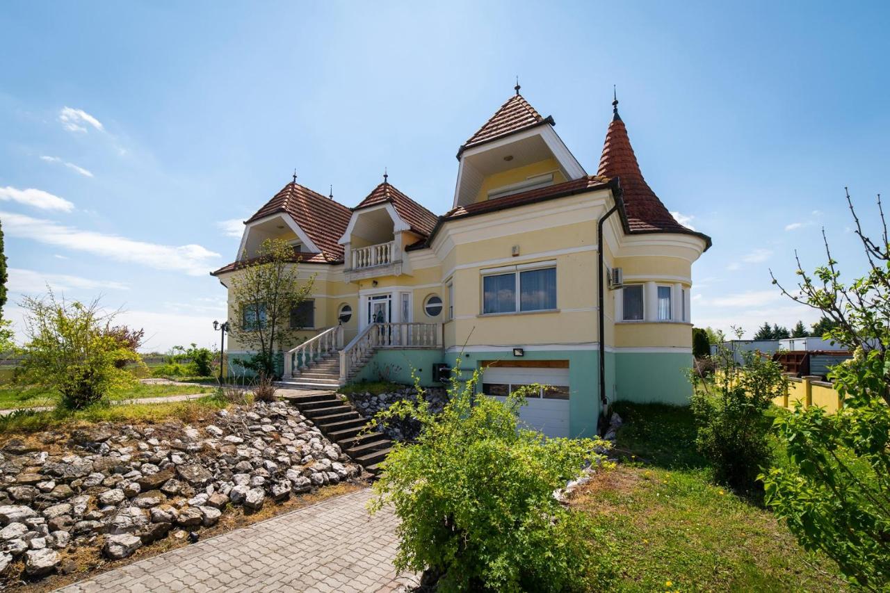 Elite Boutique Villa Örkény - Ferienwohnung Örkény