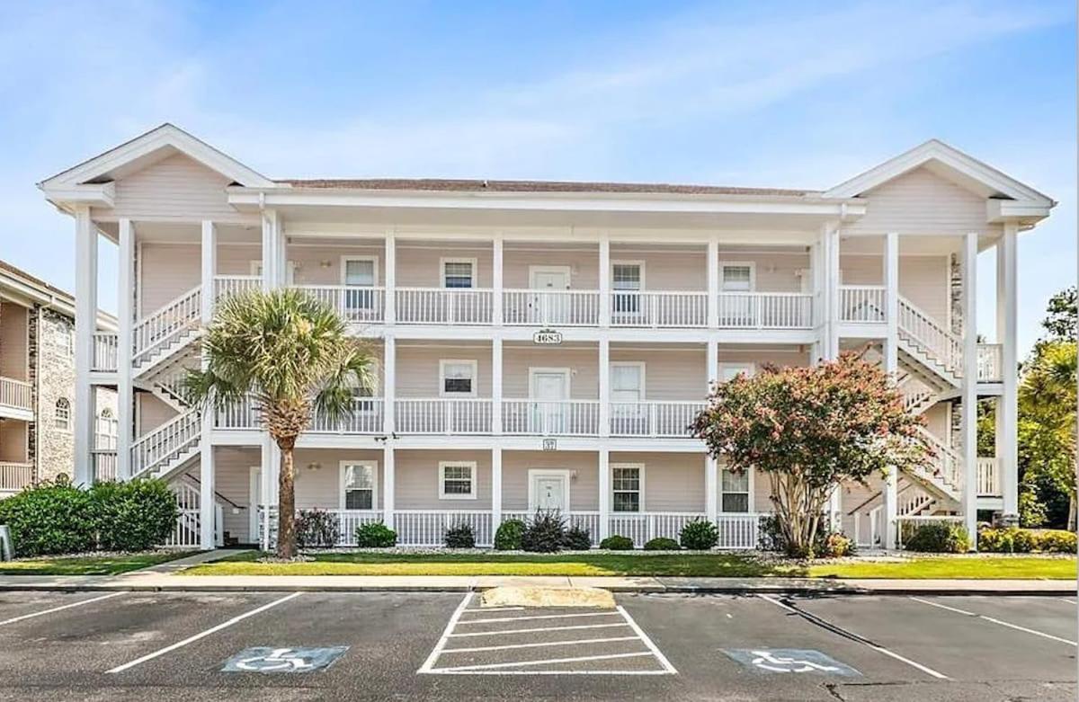 Luxury Golf Condo with Pool Access, near the Ocean and Broadway at the Beach, - B&B