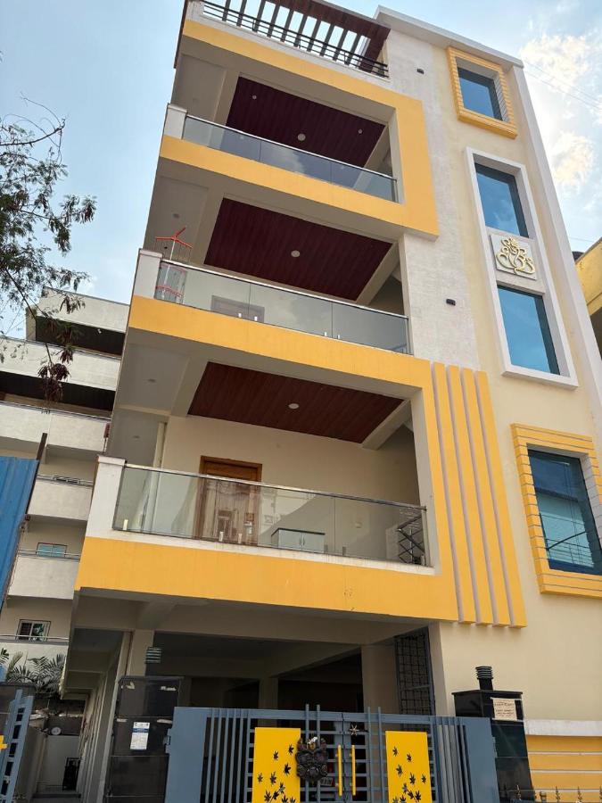 Spacious 2BHK 5 mins from HITEX Perfect for Families Exhibitors - Chambres d’hôtes Hyderabad