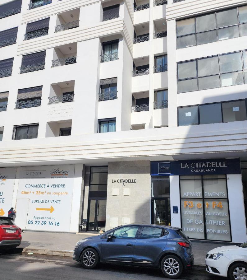 The 53 Gauthier by IB Signature - Stylish two-Bedroom flat - Wifi, Self Check-in, Day and Night Security, close to all facilities - B&B