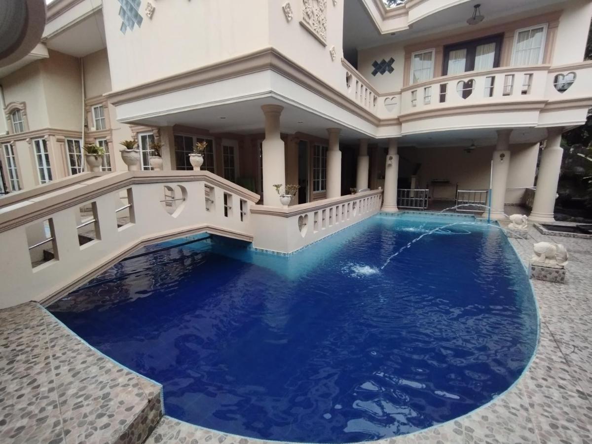 Vila Sentul Private pool 6bedroom, 5bathroom 0813delapannolsatuenam4151 - B&B