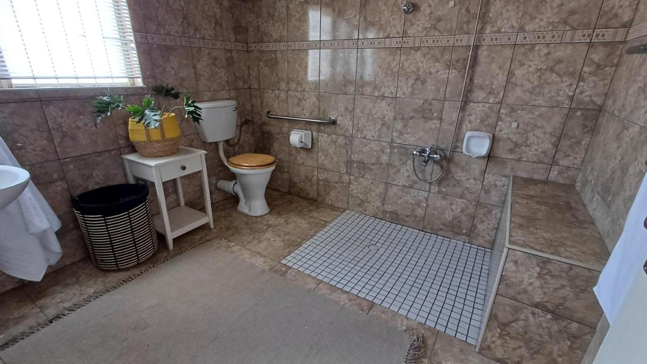 Pangolin Overnight Self-catering Accommodation cc - Bed and Breakfast Windhoek