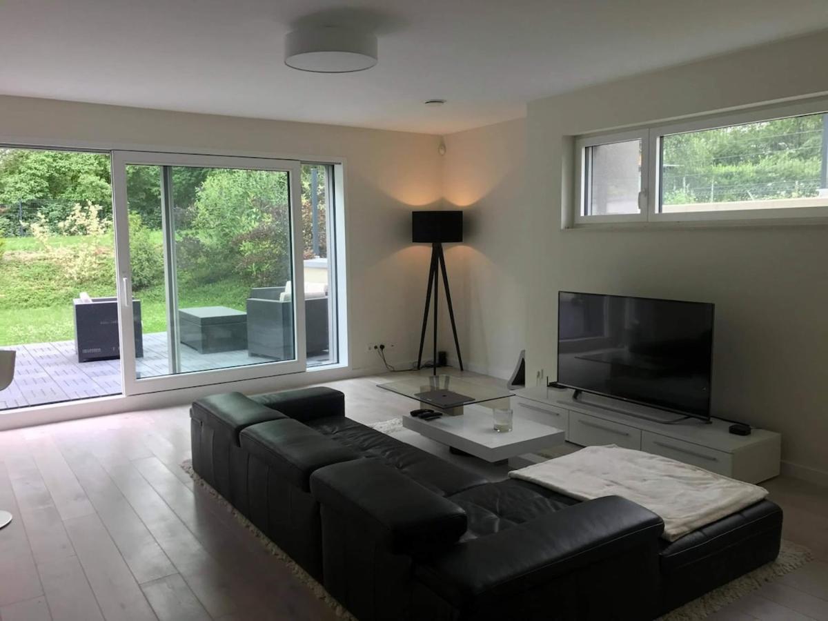 Modern 2 Bed with Garden - Bridel - B&B