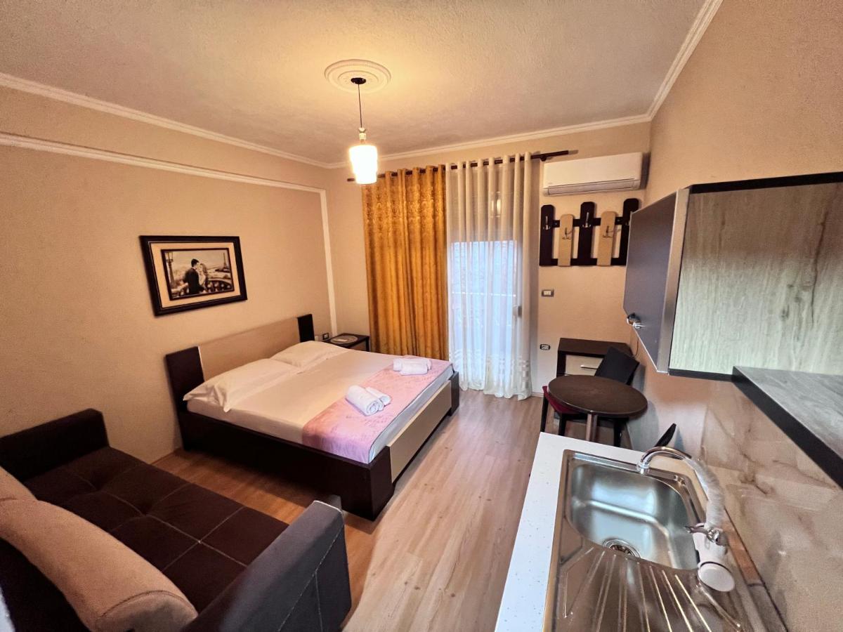 Camera Tripla Standard