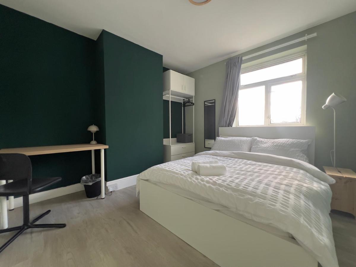Free off street parking in charming end terrace - Ferienwohnung Cardiff