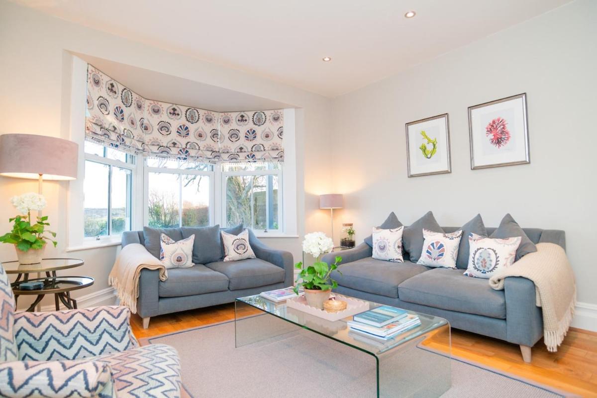Ultimate Coastal Luxury - 5 Bed, Spacious, Parking, Hot Tub - B&B Malborough