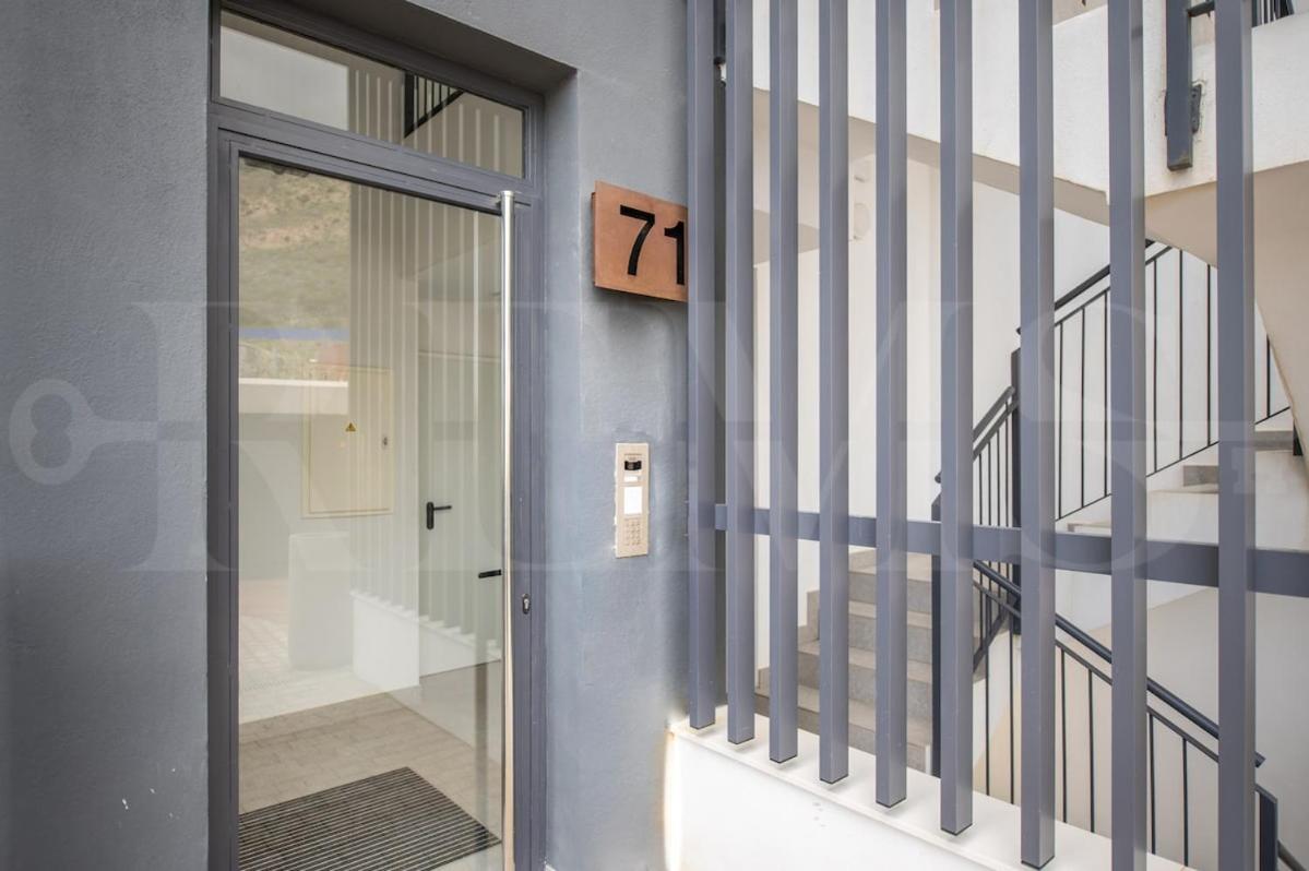 Seaside escape with views, pool and parking REMS - B&B Fuengirola