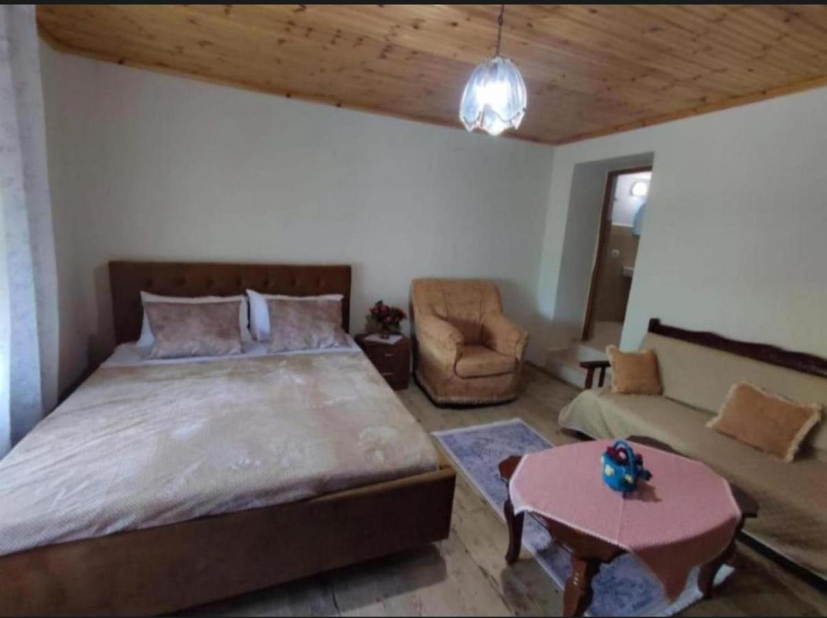 Gest House Felau - B&B Përmet
