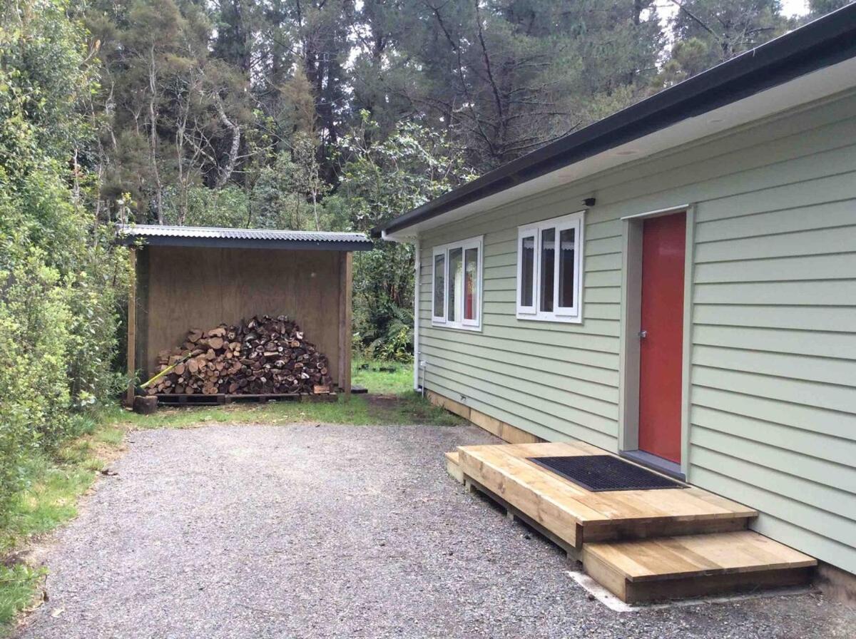 The Grumpy Trout Lodge #Outdoors on our #doorstep! - B&B