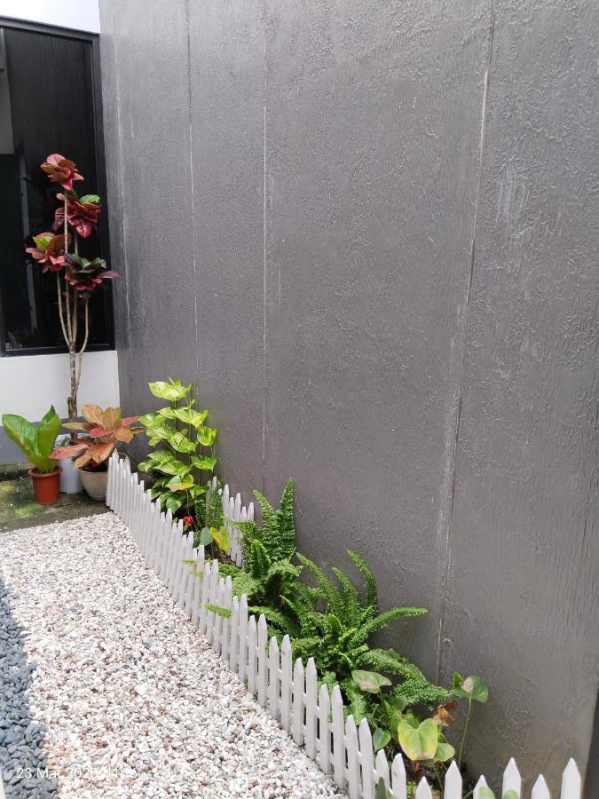 Majid's Homestay Solo - Chambres d’hôtes Kartasura