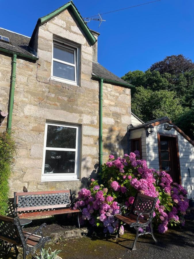 Cosy Romantic Cottage, Pitlochry - B&B