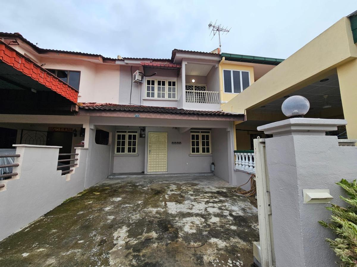 May Flower Hostel - B&B