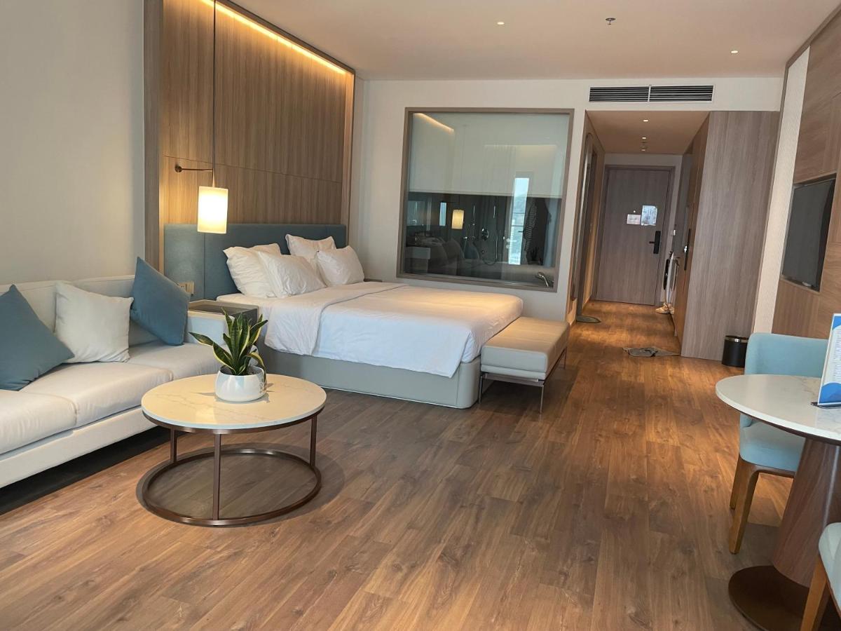 Apartment with Lake View