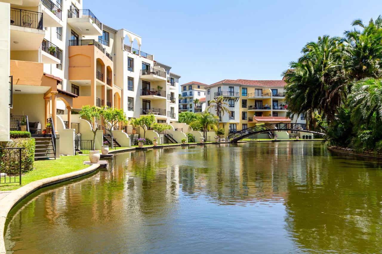 Canal Front Apartment Cape Town - B&B