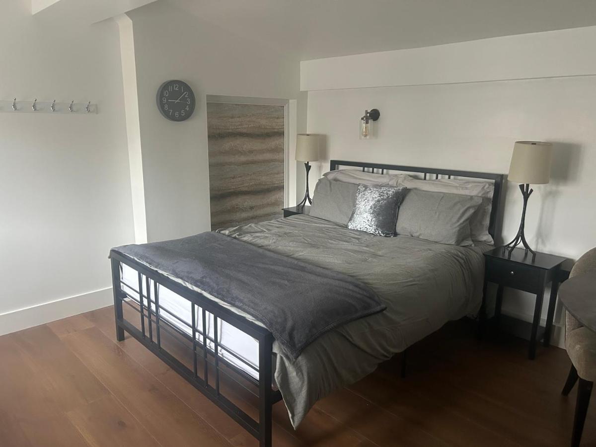 Spacious studio with free EV recharge overnight - Ferienwohnung