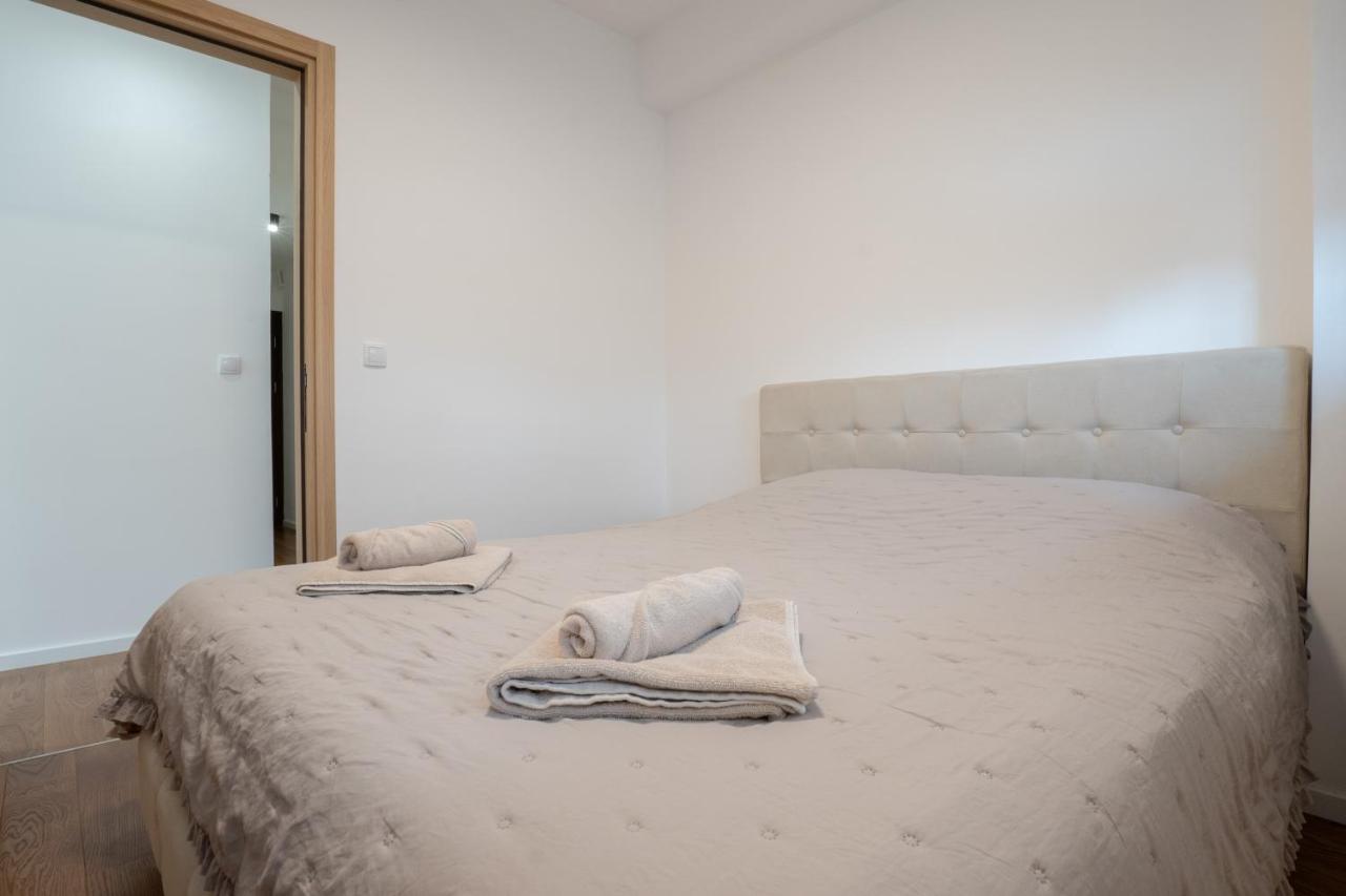 Deluxe Two-Bedroom Apartment with Garden View
