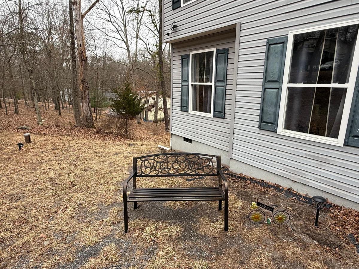 Spacious and tranquil 5br house in charming East Stroudsburg w game room, pets allowed - B&B