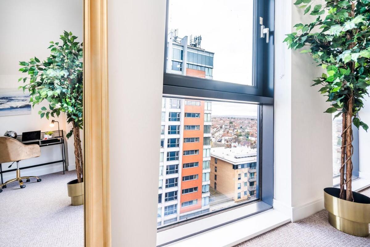 Penthouse Haven - Gants Hill - 2 Bedroom Flat - B&B Redbridge