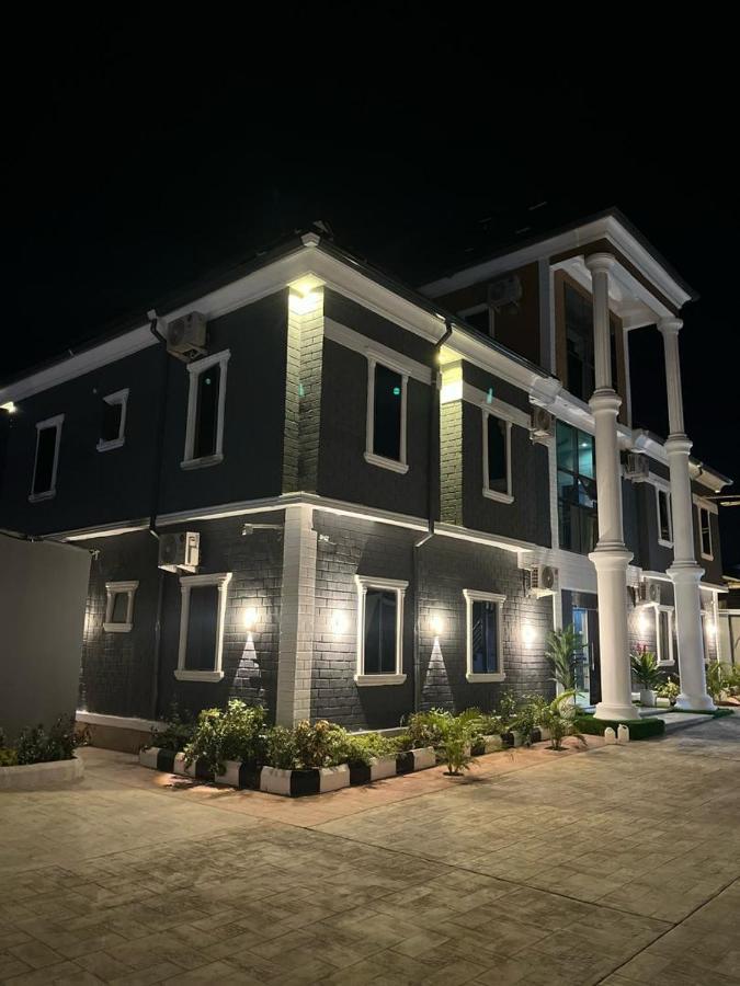 Grand T Abode Luxury Apartment - B&B