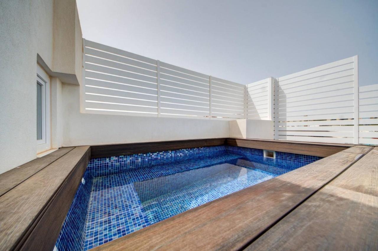 Luxury Penthouse with private pool and sea views, sleeps 6 - B&B