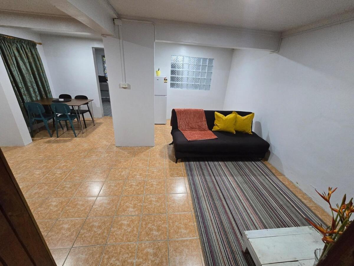 Flat 12 on Sunland - Bed and Breakfast