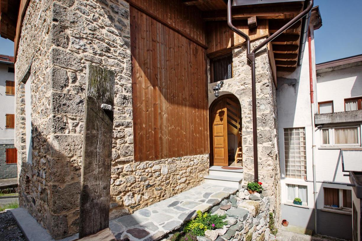 Estudio con vistas a las montañas