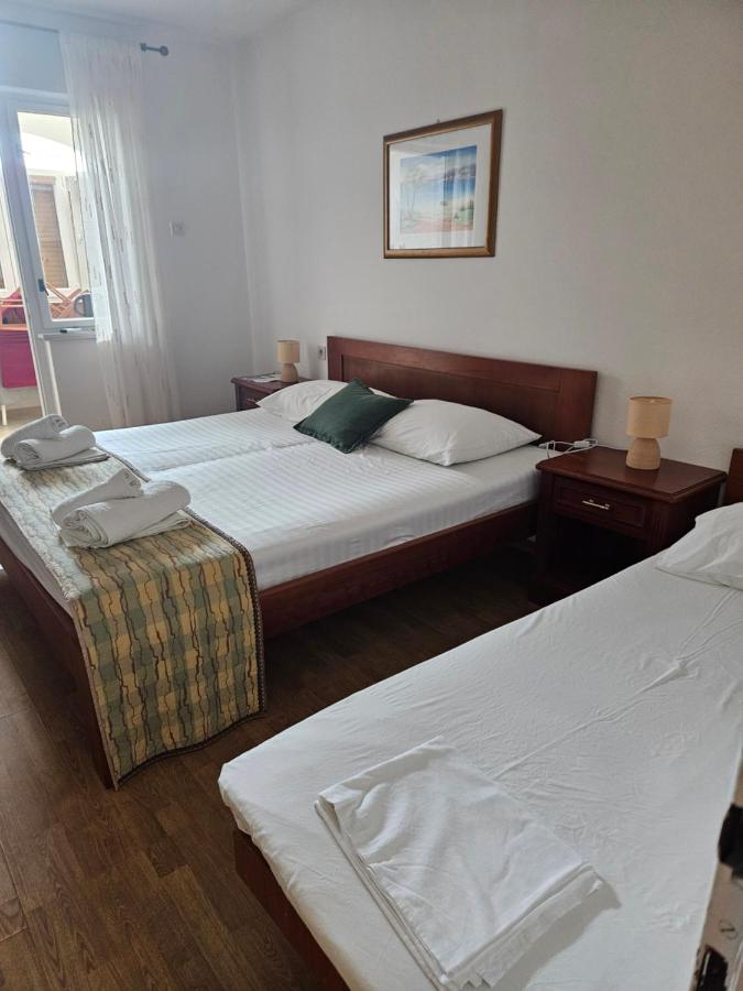 Dreibettzimmer mit Meerblick
