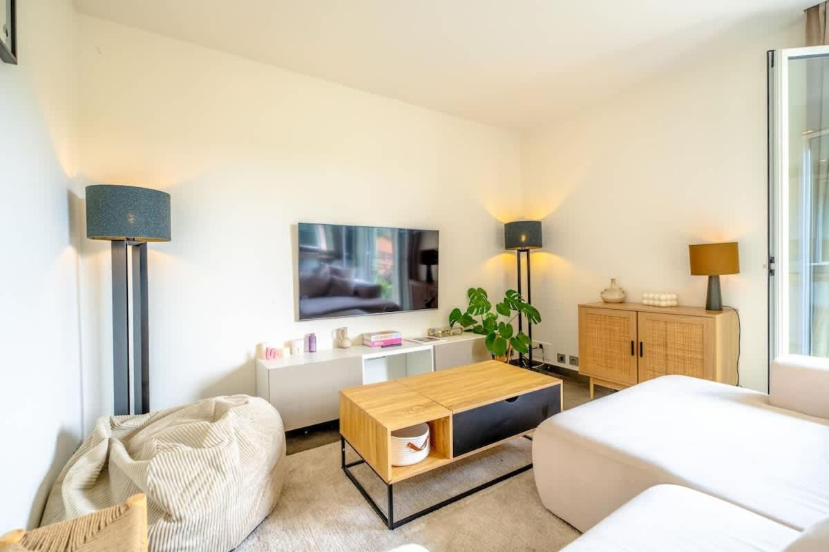 Floralies B l Bright & Parking l Shellter Rentals - Bed and Breakfast Saint-Tropez