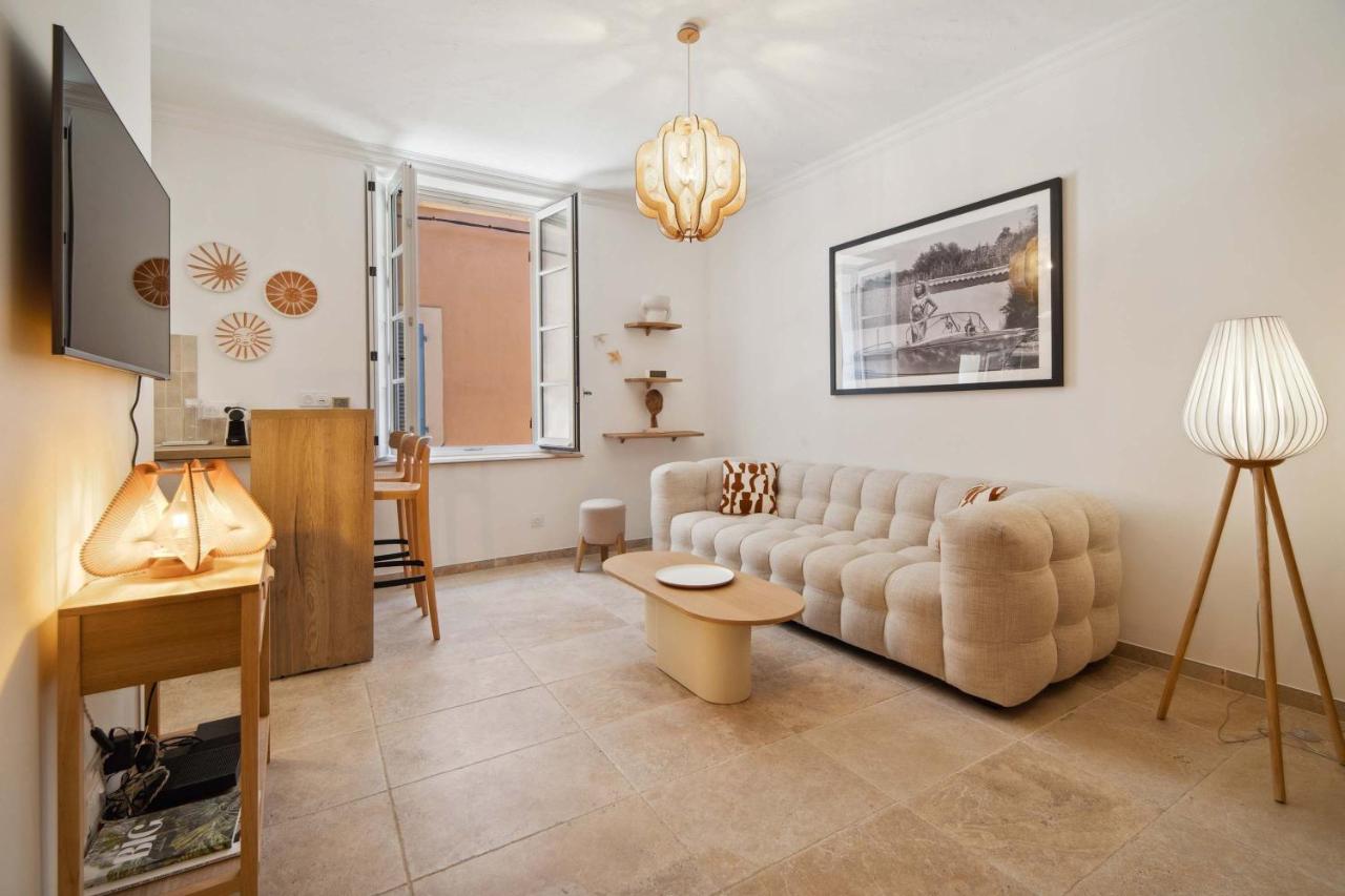 Appartement renove coeur du village - B&B