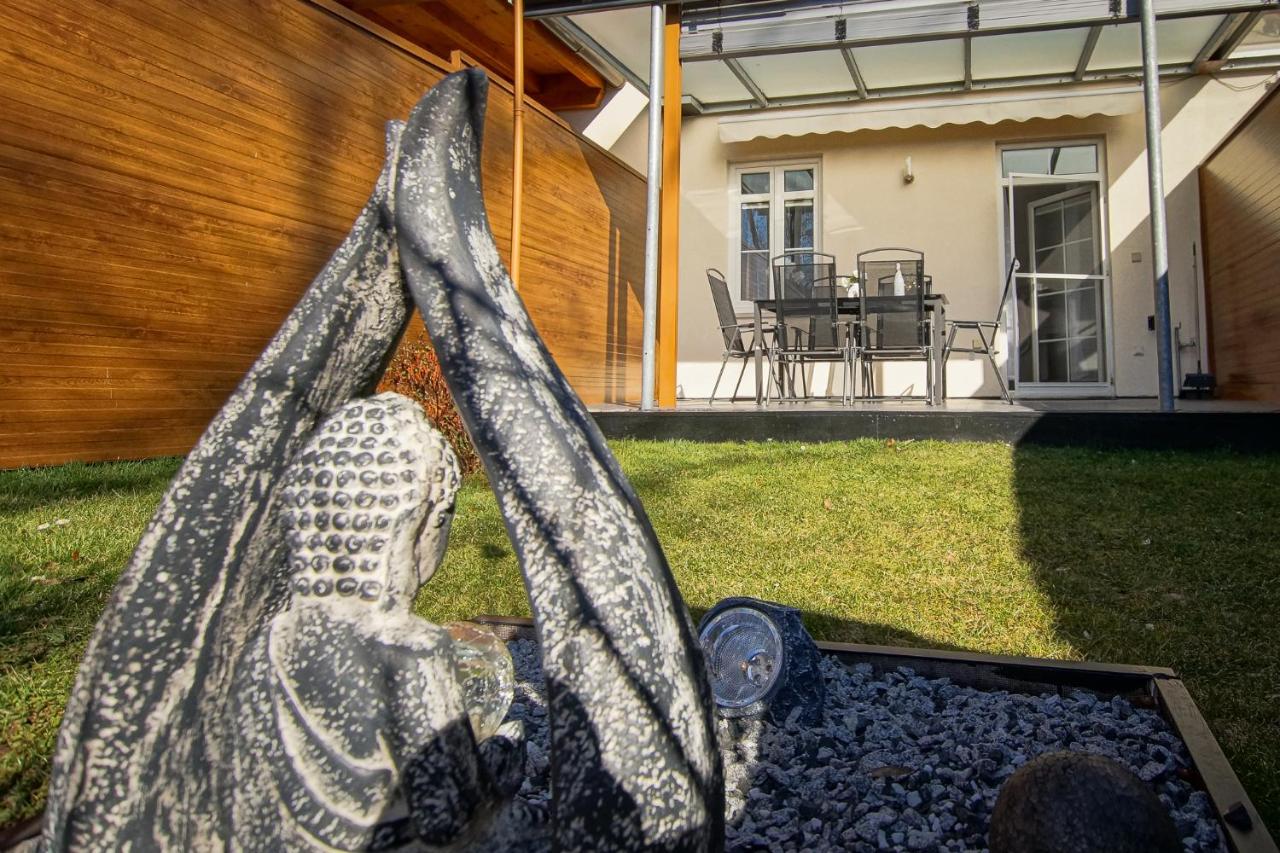 AusZeit Steiraland 2 mit privaten Terrasse und Garten und Parkplatz - B&B Nennersdorf