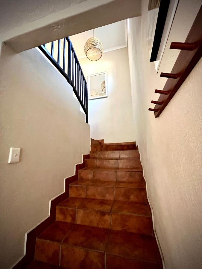 Spacious 2-bed, 2-bath villa with garden and parking - B&B