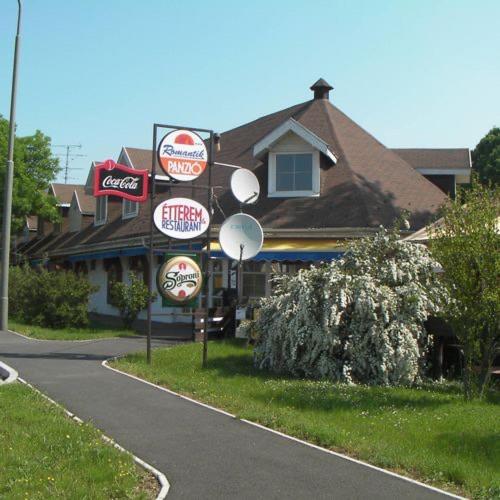 Romantik Panzió - B&B