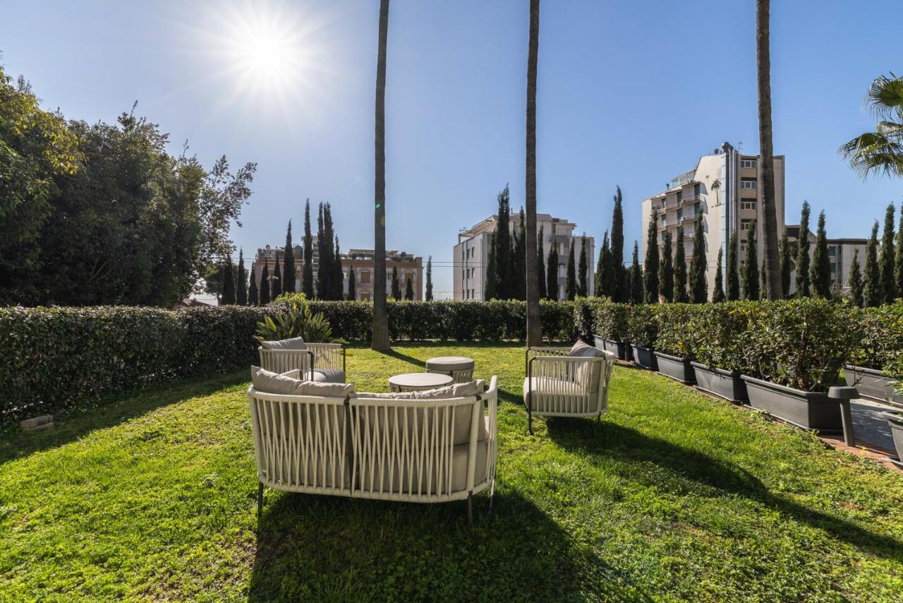 Apartment with Garden View
