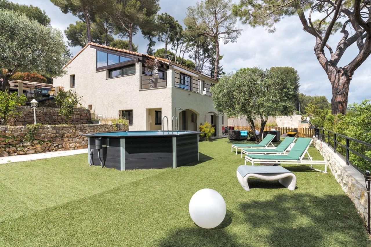 Joli bas de maison - Jardin et piscine privative - Bed and Breakfast