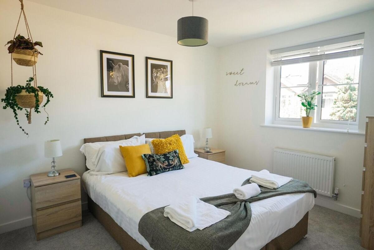 2 Bedroom Apartment By Littlepiggyrentals Short Lets & Serviced Accommodation Peterborough With Fast Wi-Fi & Free Parking - B&B Peterborough