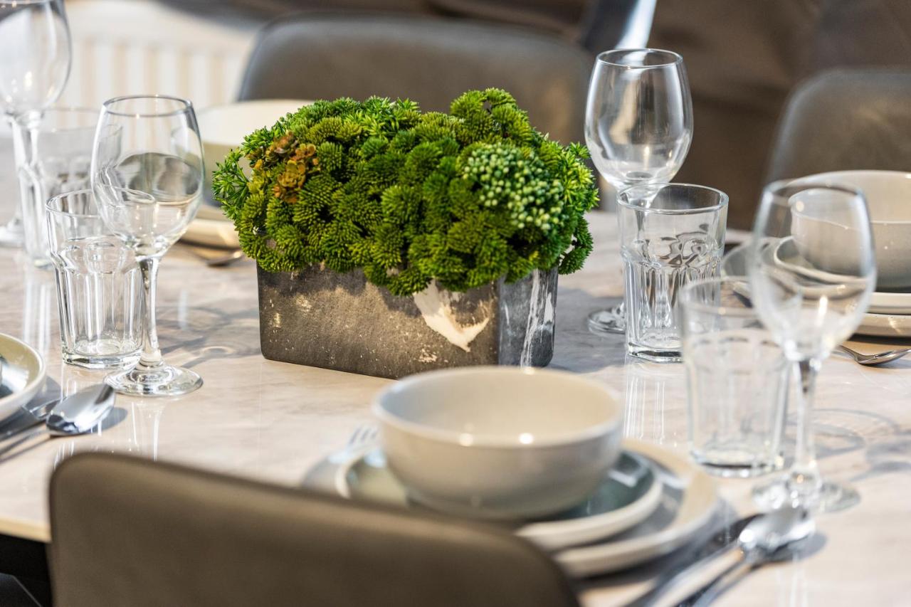 Bright & Spacious London Flat - Sleeps 9 - B&B London