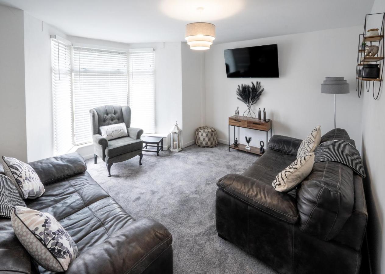 5-Bed Home Near Swansea Stadium - B&B