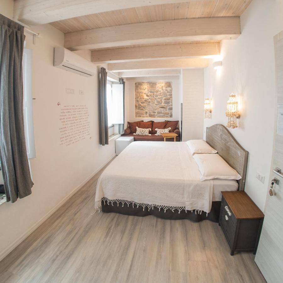 Camera Matrimoniale Deluxe con 1 Letto Supplementare