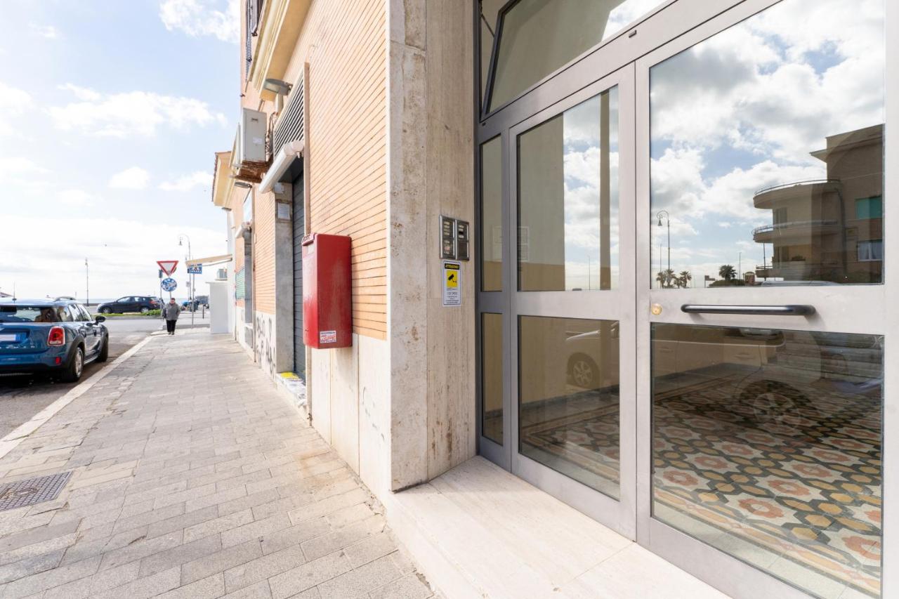 The Window On The Sea - Amazing Penthouse on the Beach - B&B Lido di Ostia