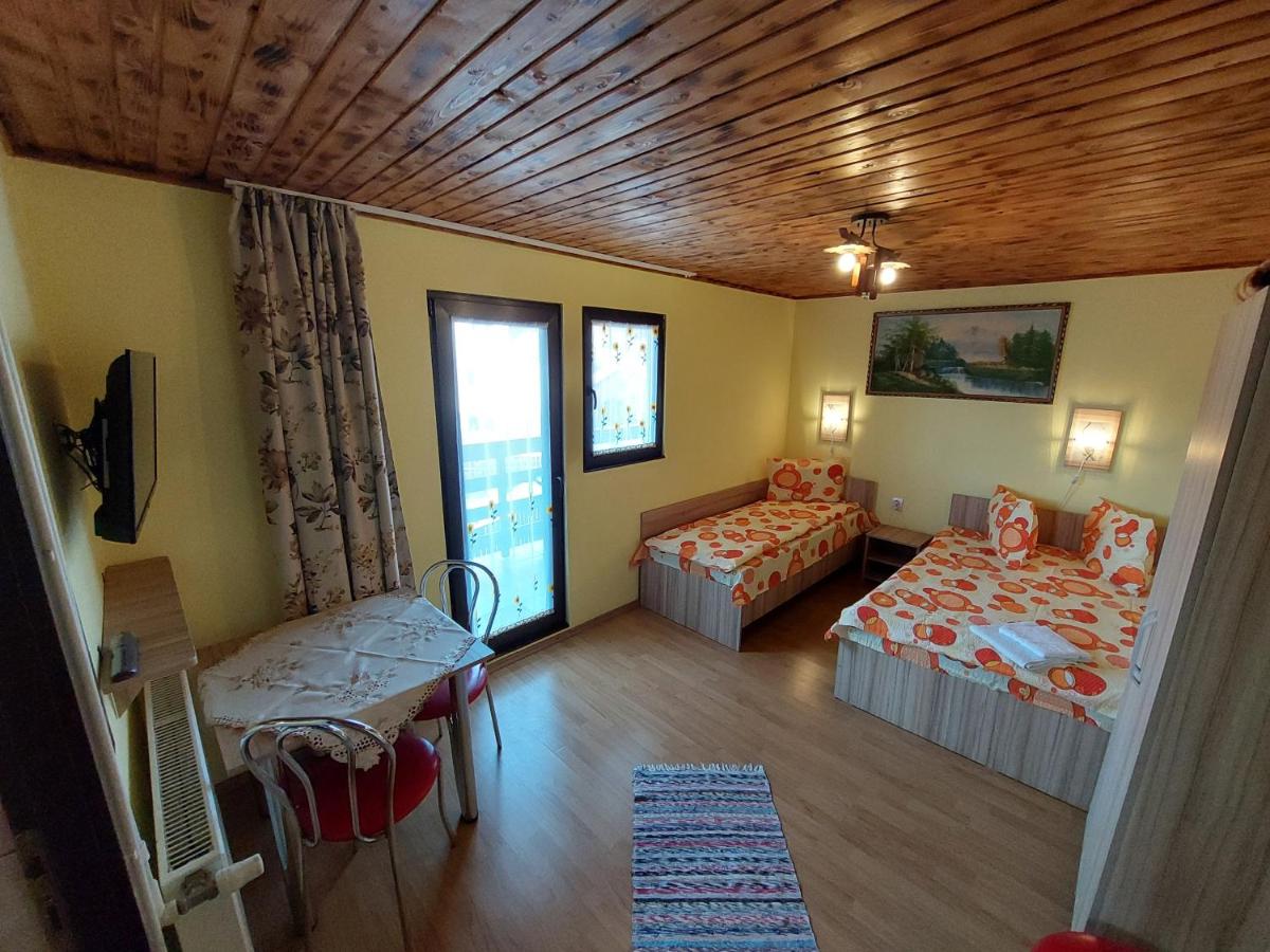 Habitación Doble con balcón (2 adultos + 1 niño)