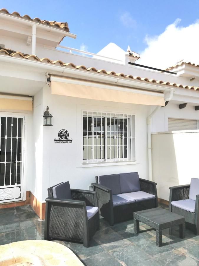 Gregorys Poolside Villa - B&B