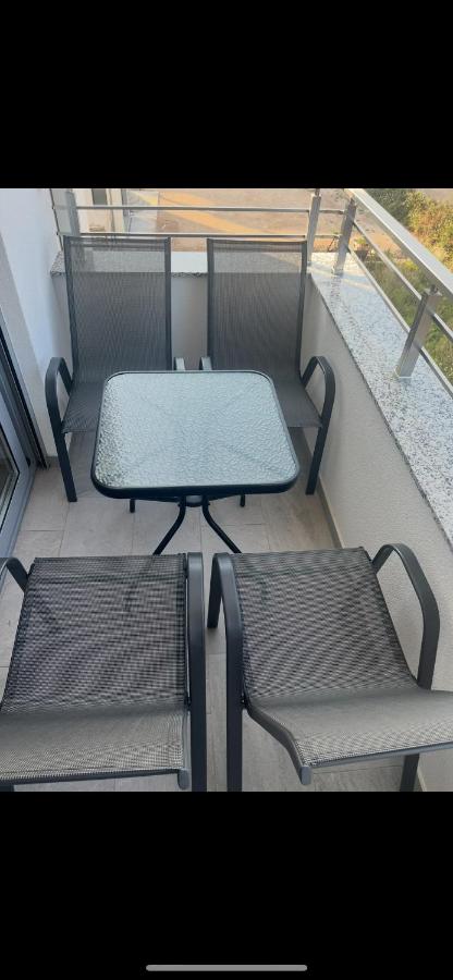 Emel Apartman - B&B Dulcigno